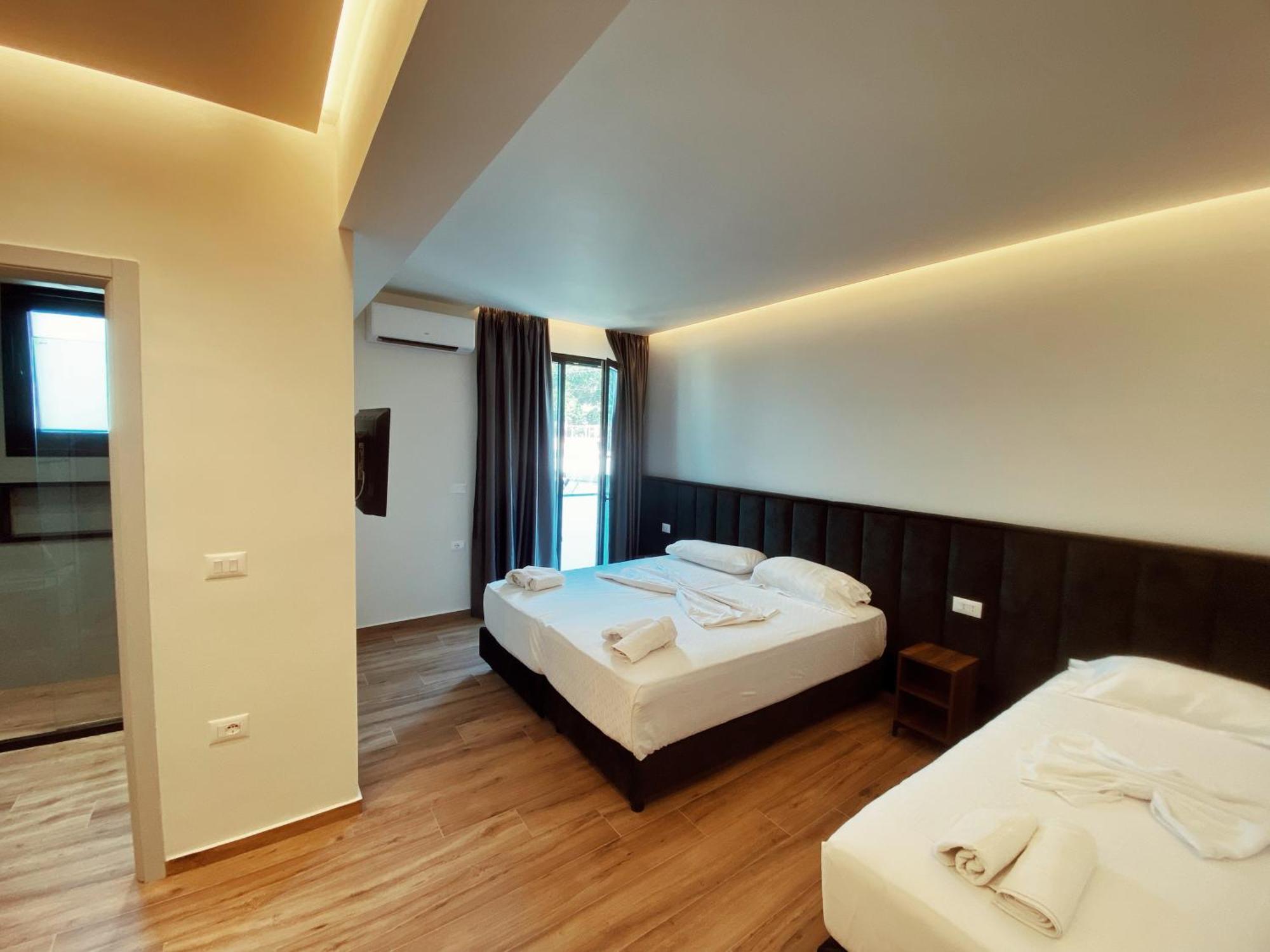 Adriatik Hotel Vlorë Exterior foto